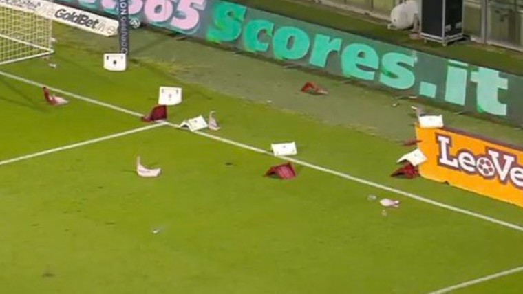 Sampdoria veilig: playout Serie B definitief gestaakt na gooien stoelen en vuurwerk