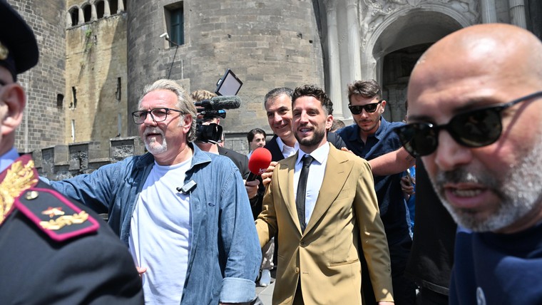 Mertens lijkt en passant einde carrière aan te kondigen