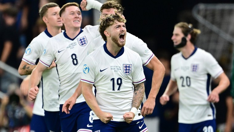 Engeland wint EK Onder-21 na spectaculaire slijtageslag