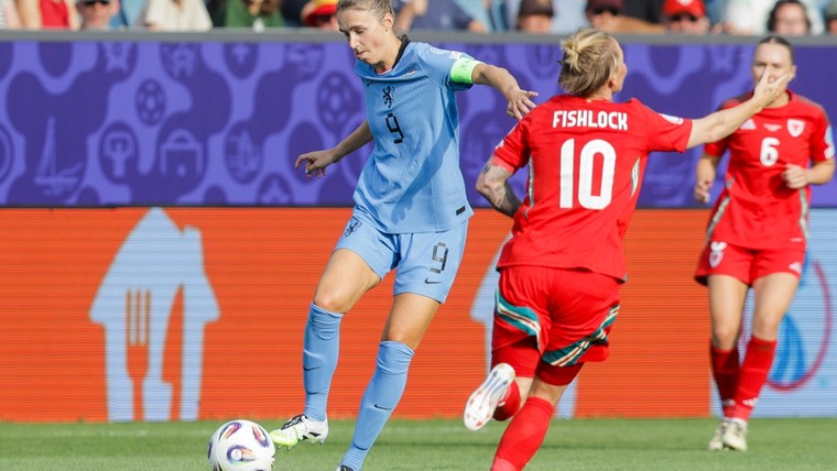Bijzondere mijlpaal voor Miedema na openingsdoelpunt tegen Wales