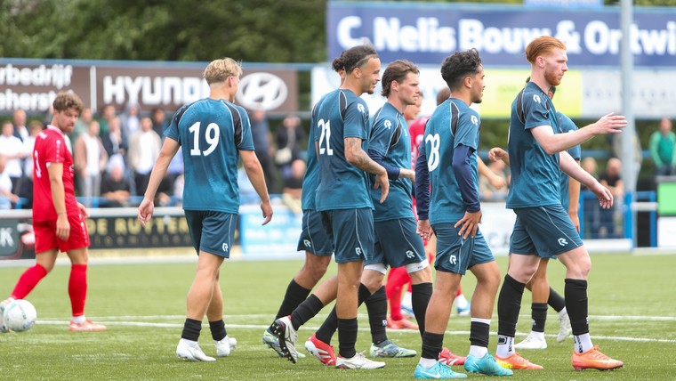 Telstar wint overtuigend van amateurs in aanloop naar Eredivisie-rentree