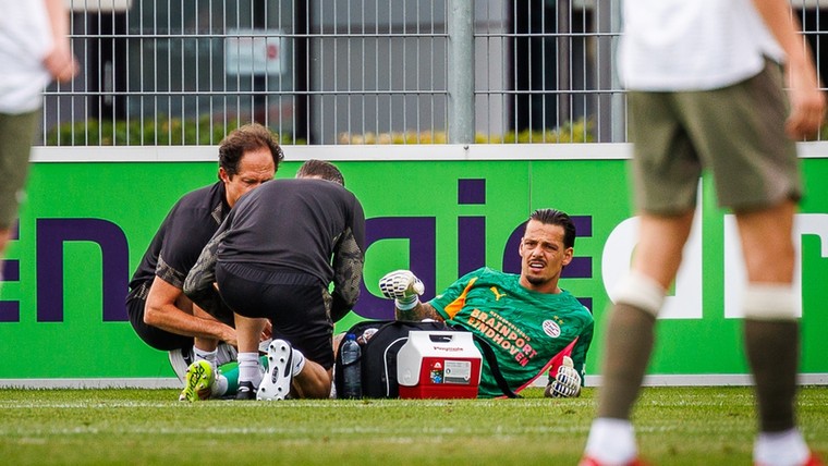 Domper voor PSV: Olij raakt geblesseerd tijdens officieus debuut