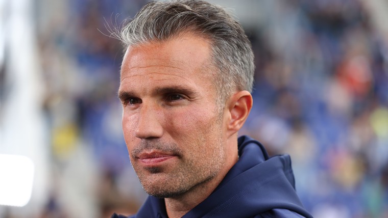 Van Persie tevreden met Feyenoord-jonkies: 'Dat zit hem niet in een dubbele schaar'