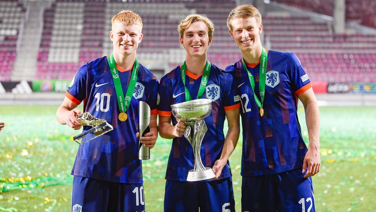 Kersvers Europees kampioen Boogaard gaat door bij AZ
