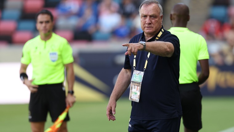 Advocaat nog niet klaar met WK-missie en verlengt bij Curaçao