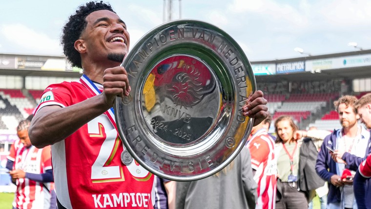 PSV bevestigt: Tillman maakt miljoenentransfer naar Ten Hag