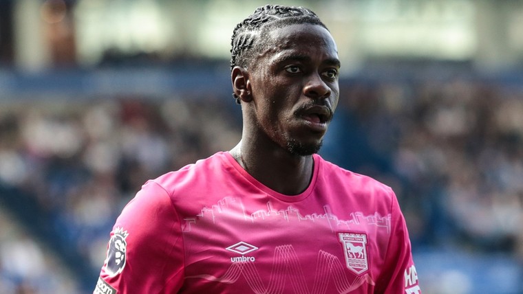 Tuanzebe dient klacht in tegen oude club Manchester United