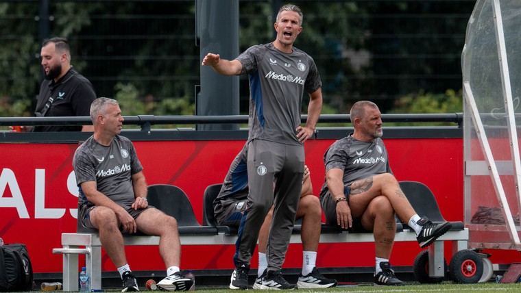 Van Persie leeft mee met Beelen en sprak met 'ongelukkige' tegenstander