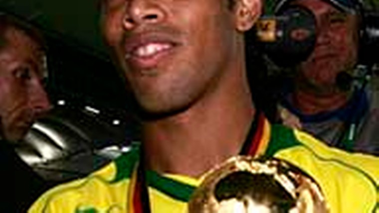 Ronaldinho speelt op echt gouden kicksen