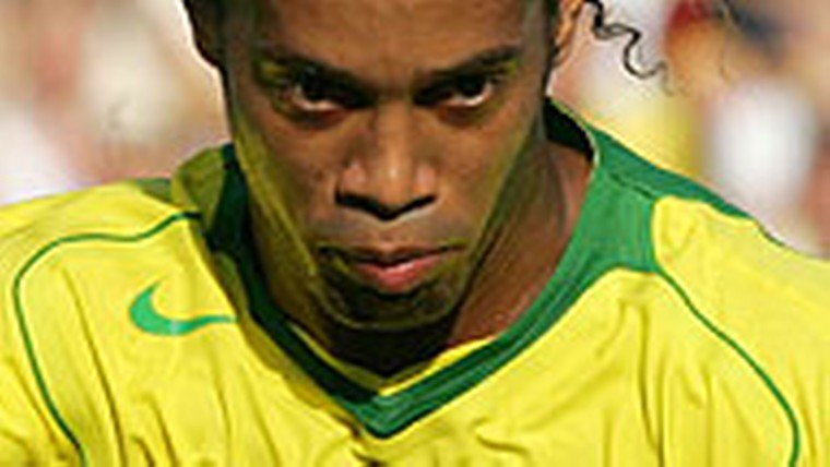 FIFA huldigt Ronaldinho opnieuw als de beste