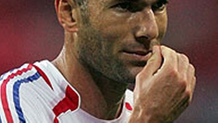 Zidane en Raúl nemen het tegen elkaar op