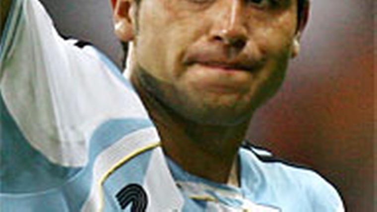 Argentinië in kwartfinale na goals Riquelme