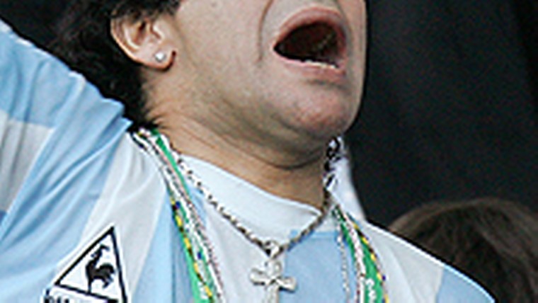 Maradona vindt het tijd bondscoach te worden