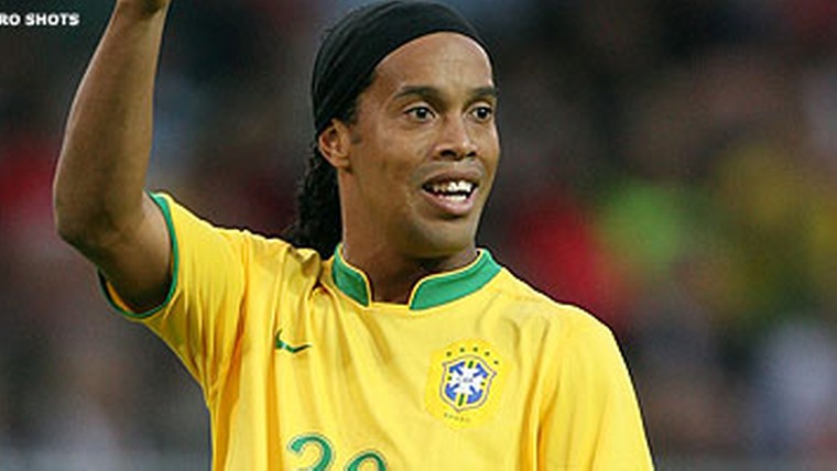 Dunga passeert Ronaldinho: 'Nu heeft hij tijd te trainen'
