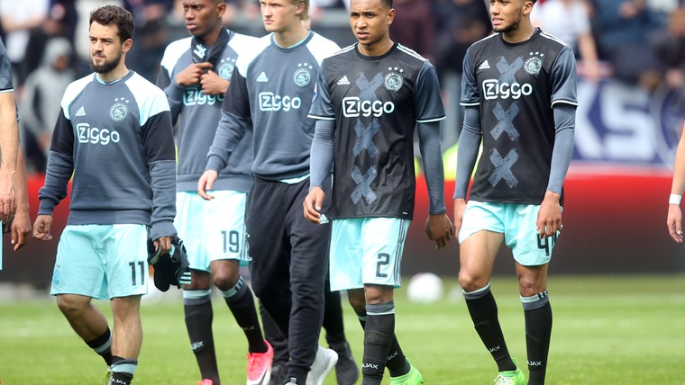 Ajax presenteert uitshirt voor volgend seizoen