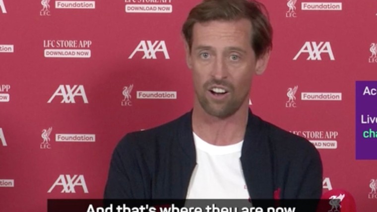 Crouch neemt het op voor Slot: 'Een revelatie bij Liverpool'