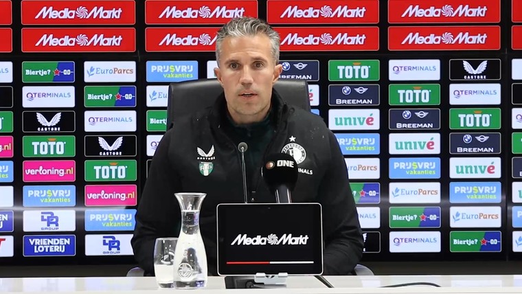 Van Persie roemt geweldige prestatie Slot bij Liverpool: 'Bijzonder knap'