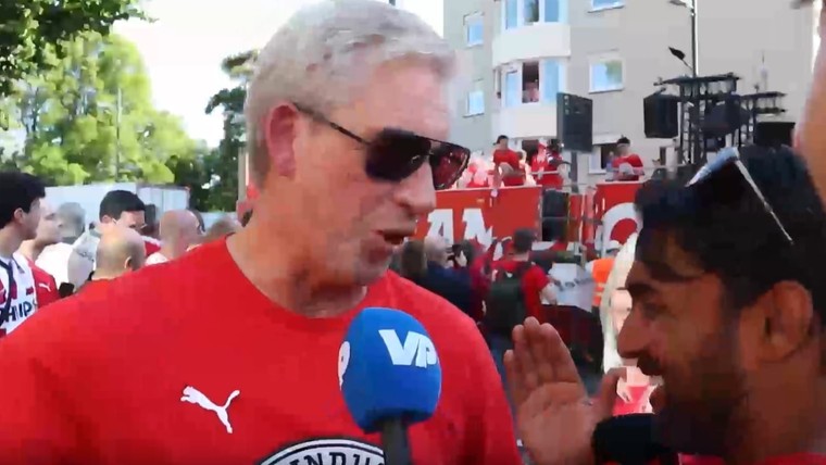 Brands gaat los bij huldiging PSV: 'Je kan niet stil blijven staan'