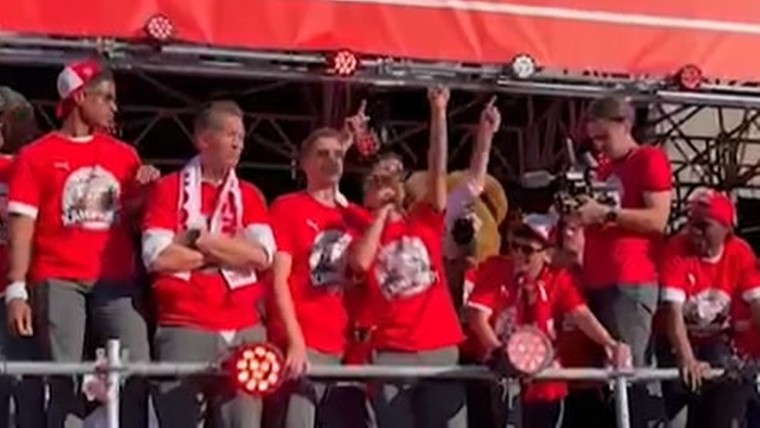 Mauro Júnior zet Nederlandstalig feestnummer in bij huldiging