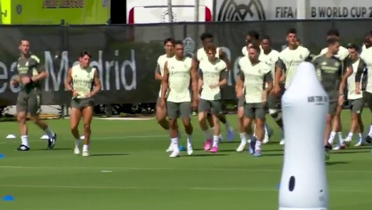 De beelden: Alexander-Arnold en Huijsen melden zich op Real Madrid-training