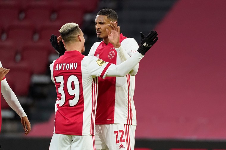 ring fusie onwetendheid Ajax zet streep onder horrorweek en stoot PSV uit de beker - Voetbal  International