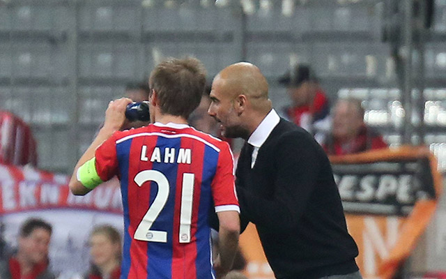 Josep Guardiola en Philipp Lahm. De maarschalk en generaal van Bayern München bespreken de strategie.