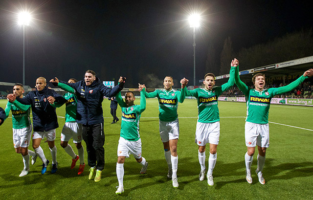Aan de Krommedijk is het dan eindelijk feest. FC Dordrecht pakt voor het eerst in twintig jaar in de Eredivisie de drie punten weer in eigen huis. &#039;We gaan er weer in geloven&#039;, klinkt het uit de mond van de uitzinnige trainer Ernie Brandts na de 1-0 zege op Excelsior. 