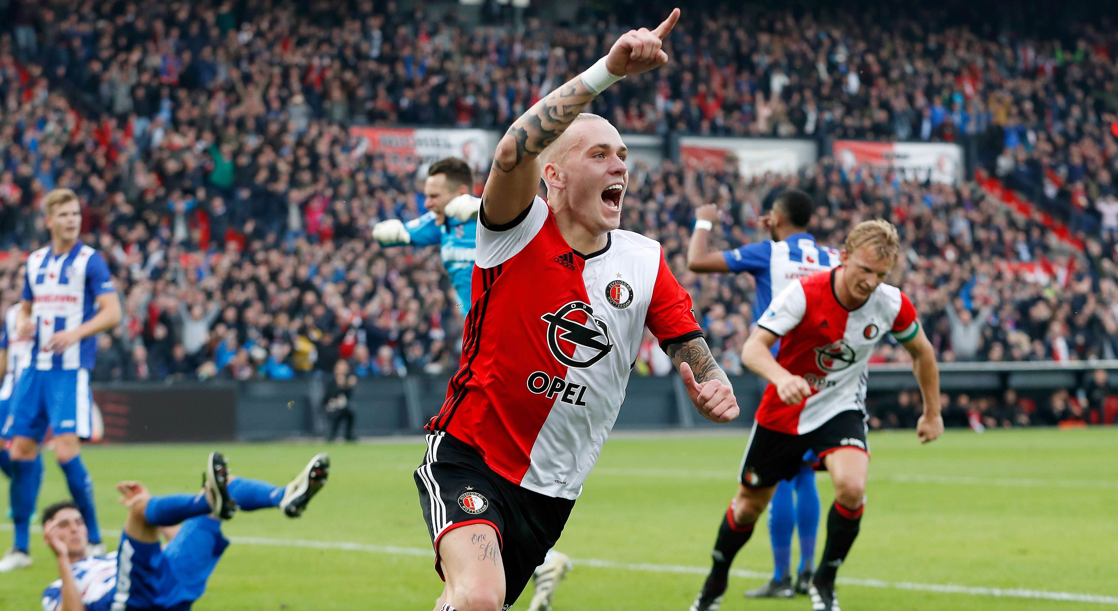 Rick Karsdorp bracht Feyenoord op een 2-1 voorsprong.