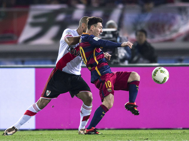 Barcelona speelt op 20 december in Yokohama de finale van het WK voor clubteams tegen River Plate en uiteraard laat Messi zich zien. In zijn 28ste finalewedstrijd voor Barcelona breekt hij de score open en laat hij zijn 24ste goal in een eindstrijd aantekenen. Barcelona wint dankzij twee goals van Luis Suarez uiteindelijk met 3-0 en pakt na 2009 en 2011 opnieuw de wereldbeker. De prijs betekent voor Messi de 26ste hoofdprijs in zijn clubloopbaan, waarmee hij samen met Andrés Iniesta het clubrecord van ex-ploeggenoot Xavi verbetert.