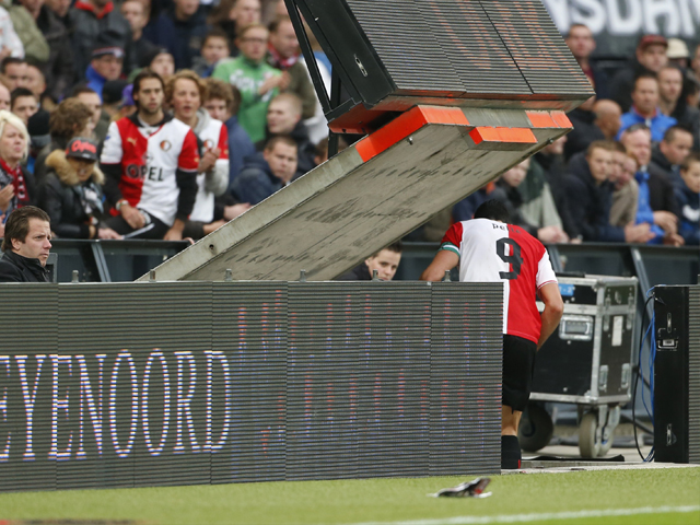 Feyenoord verloor zijn eerste drie wedstrijden van het seizoen, maar kon bij een thuiszege op Heracles Almelo aan kop komen. Geheel in de stijl van het weekend lukte ook dat niet. Voor het eerst in zijn historie won Heracles in De Kuip, waar Graziano Pellè in de slotfase met een rode kaart van het veld werd gestuurd.