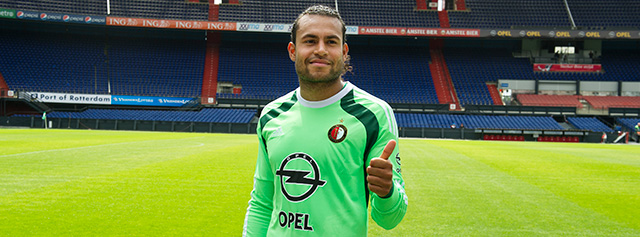 Hahn bij zijn presentatie in De Kuip. Een paar weken later vertrok hij echter alweer bij Feyenoord, op huurbasis naar PEC Zwolle.