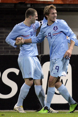 Erik Pieters en Luuk de Jong kennen elkaar behalve uit de Eredivisie ook van Jong Oranje