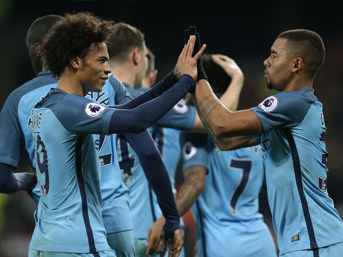 Leroy Sané (links) en Gabriel Jesus wisten elkaar tegen West Ham United veelvuldig te vinden in het veld.