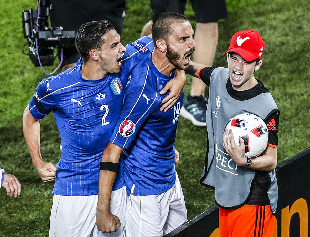 Leonardo Bonucci faalde niet vanaf elf meter en schreeuwt het uit van blijdschap na de 1-1.