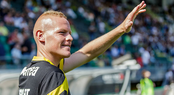 Tom Beugelsdijk begon op de bank bij ADO Den Haag, maar maakte na rust zijn rentree op het veld.