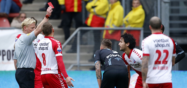 Naast RKC en SC Cambuur kan ook FC Utrecht weer wat geruster adem halen na de overtuigende en belangrijke zege op ADO Den Haag. De rode kaart voor Mark van der Maarel is de smet op de zondagmiddag. 