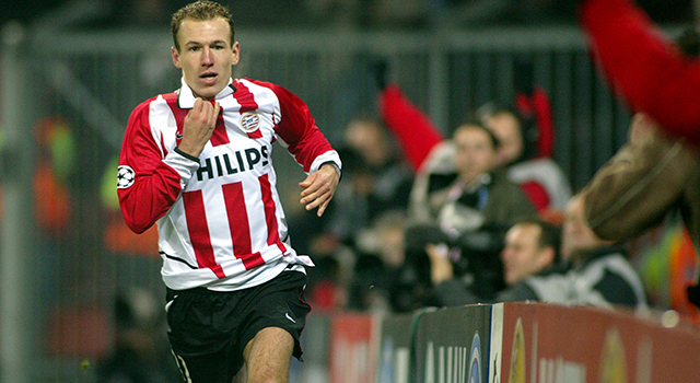 Mede dankzij één treffer van Arjen Robben won PSV op 10 december 2003 van Deportivo La Coruña. PSV verzamelde dat seizoen tien punten, maar de Spanjaarden gingen door een beter onderling resultaat door in de Champions League. PSV moest zich tevreden stellen met een UEFA Cup-ticket.