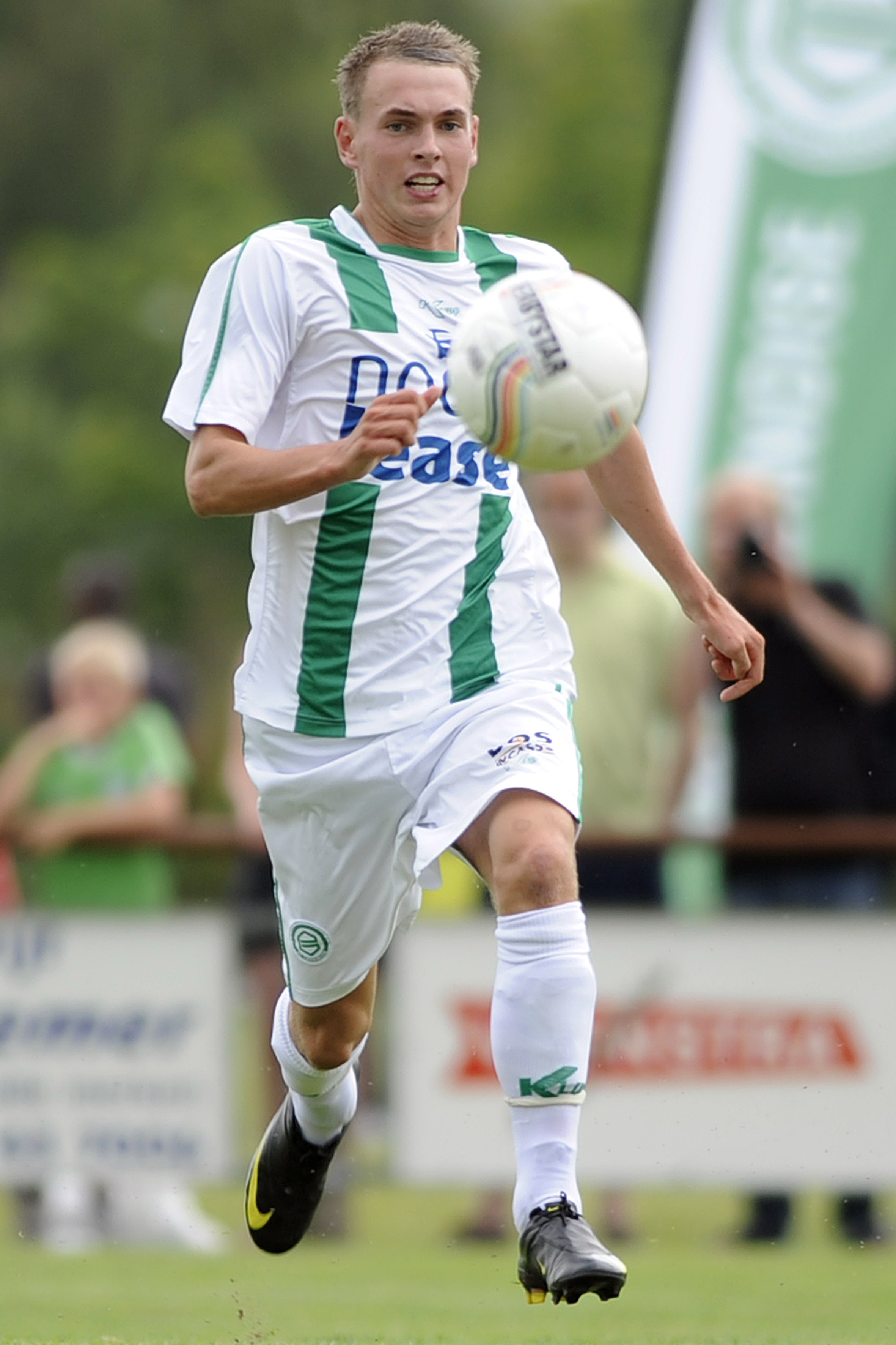 Tim Keurntjes in actie voor FC Groningen.