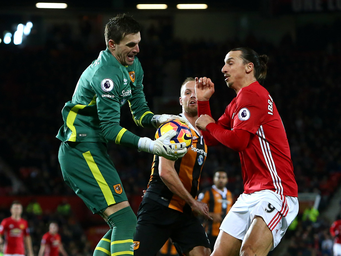 Hull City-doelman Eldin Jakupovic groeide uit tot de grote uitblinker tegen Manchester United.