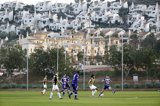 Aan de Spaanse Costa Blanca neemt Vitesse het op tegen Anderlecht. 