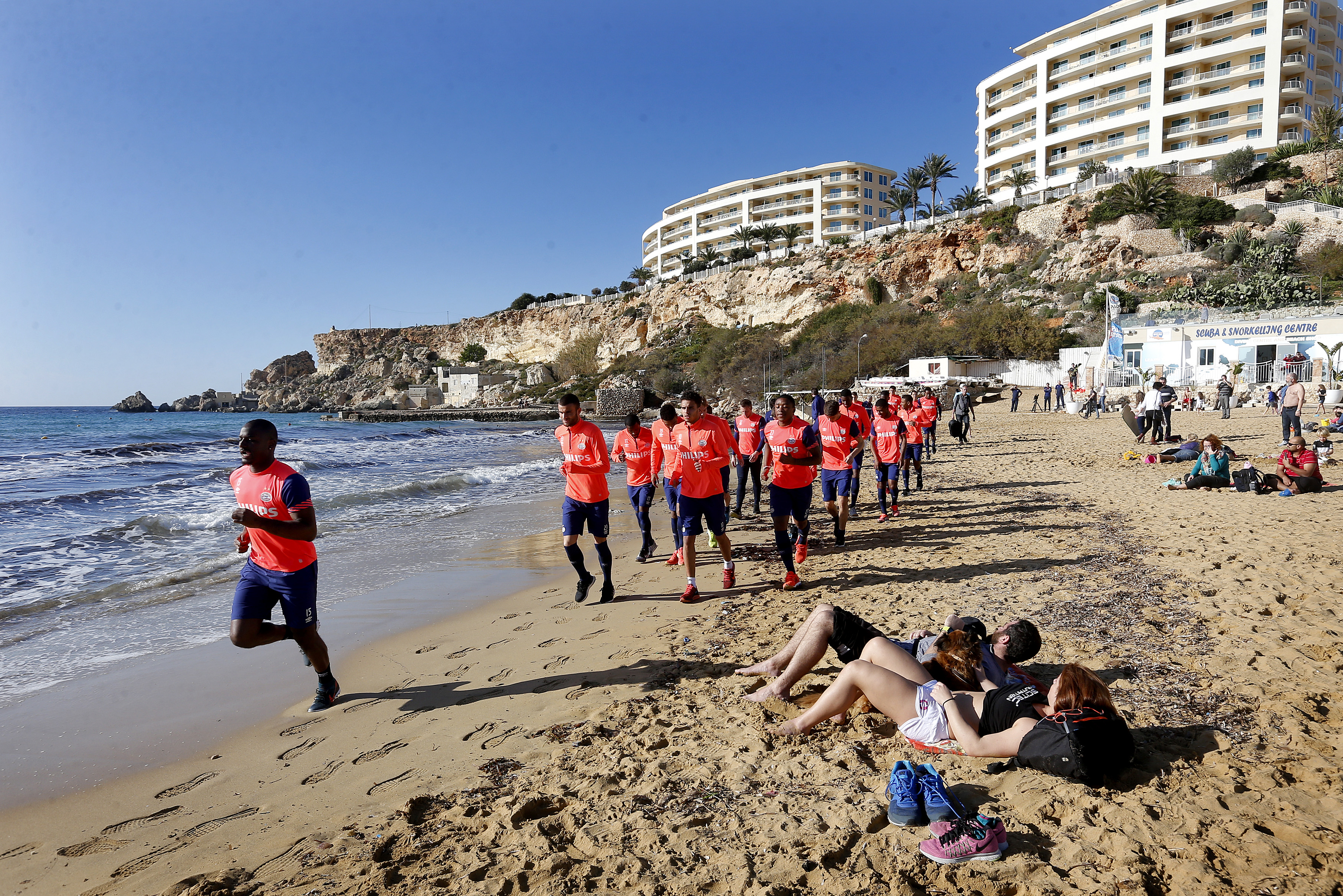 Regerend landskampioen PSV sloot het trainingskamp op Malta af met een trainingssessie op het strand. Maandag staat de terugreis gepland voor de EIndhovenaren.