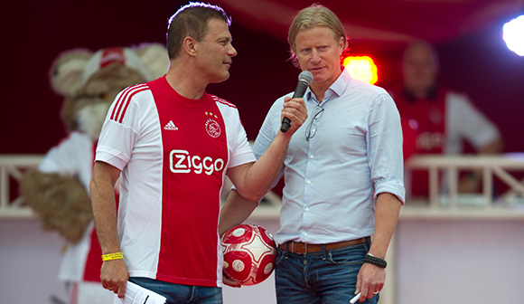 Weliswaar niet meer in een TDK-shirt, maar Stefan Petterson is nog altijd geliefd. De Zweed, die van 1988 tot en met 1994 voor Ajax uitkwam, is een van de eregasten tijdens de Open Dag. 