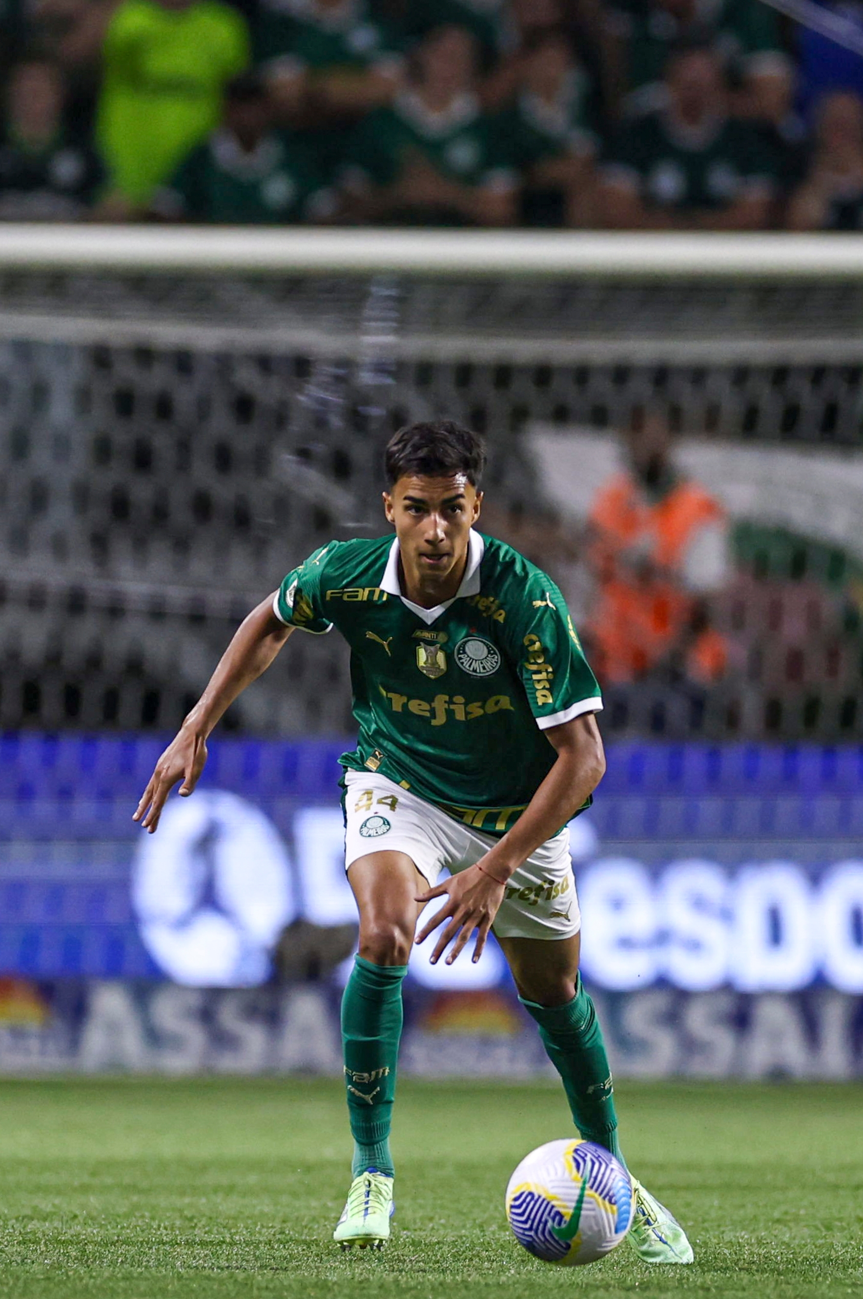 Vitor Reis in actie namens Palmeiras.