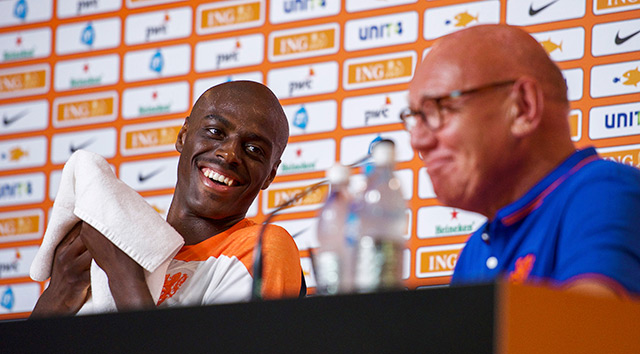 De laatste nam na afloop ook plaats achter de tafel tijdens de persconferentie. De Feyenoorder vertelt dat er geen probleem te verwachten is met Robben.