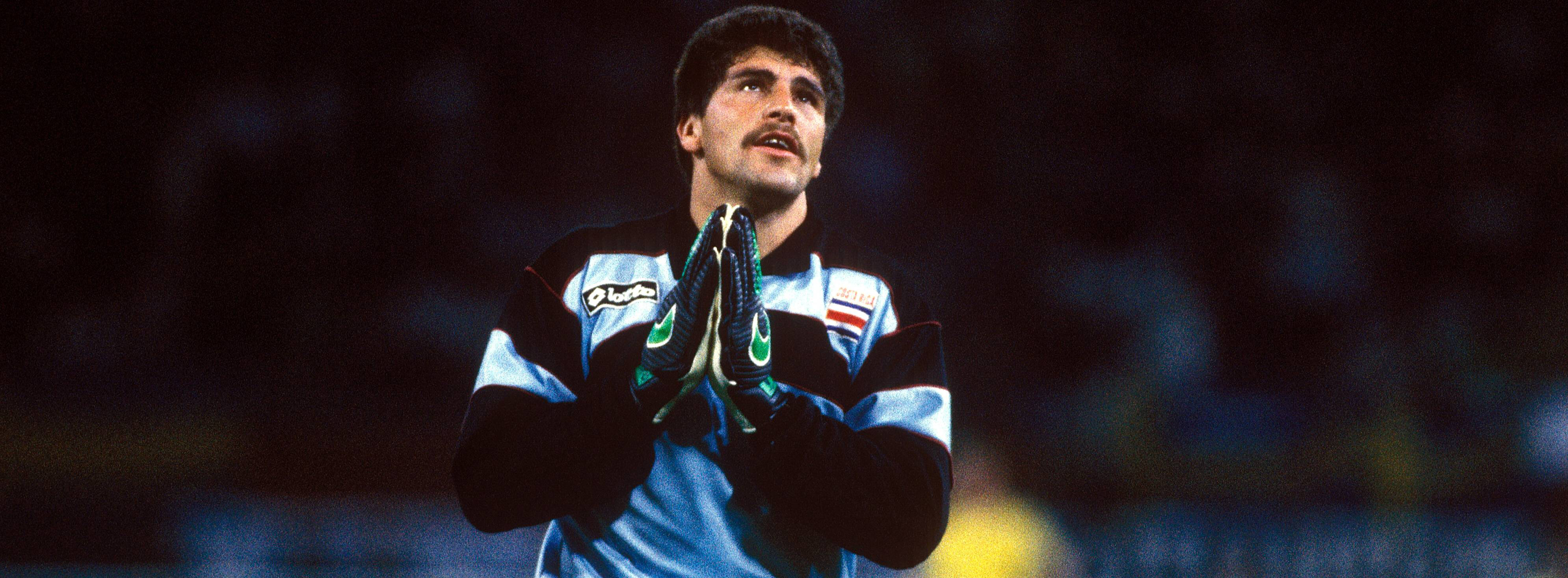 Luis Gabelo Conejo in 1990. Destijds blonk de huidig keeperstrainer van Costa Rica zélf uit op het WK, tijdens het afgelopen WK was dat Keylor Navas. 