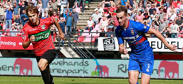 Sam Lundholm tijdens één van zijn sporadische optredens voor NEC in de Eredivisie.