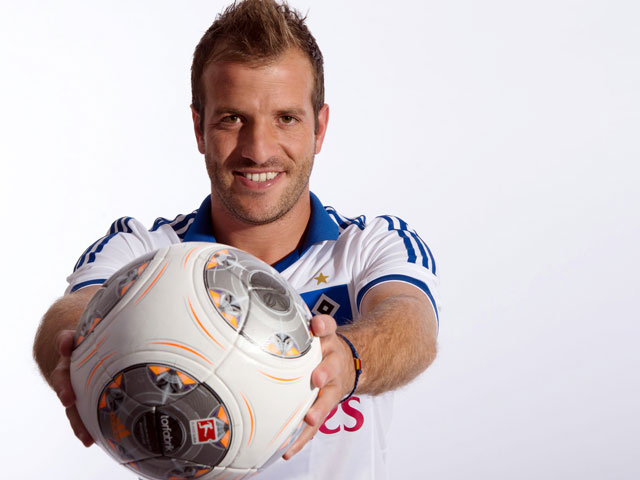 Rafael van der Vaart is momenteel, tijdens zijn tweede periode bij HSV, de aanvoerder. Eerder verliet hij in 2005 Ajax voor &lt;i&gt;Die Rothosen&lt;/i&gt;, daarna streek hij via Real Madrid en Tottenham Hotspur in 2012 opnieuw neer in Hamburg. Als een van de dragende spelers is aan hem de taak HSV uit de degradatiezone te leiden.