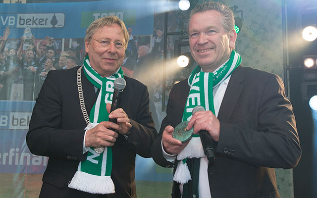 Algemeen directeur Hans Nijland (rechts) met de Groningse burgemeester Peter den Oudsten.