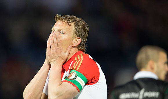 Na zes zeges op rij hapert de Feyenoord-machine tegen FC Groningen. Ook Dirk Kuijt kan een slechte generale in De Kuip voor de KNVB-bekerfinale niet voorkomen (1-1).