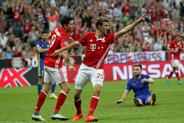 Dankzij treffers van Robert Lewandowski en Thomas Müller ging Bayern München met een 2-0 voorsprong rusten.